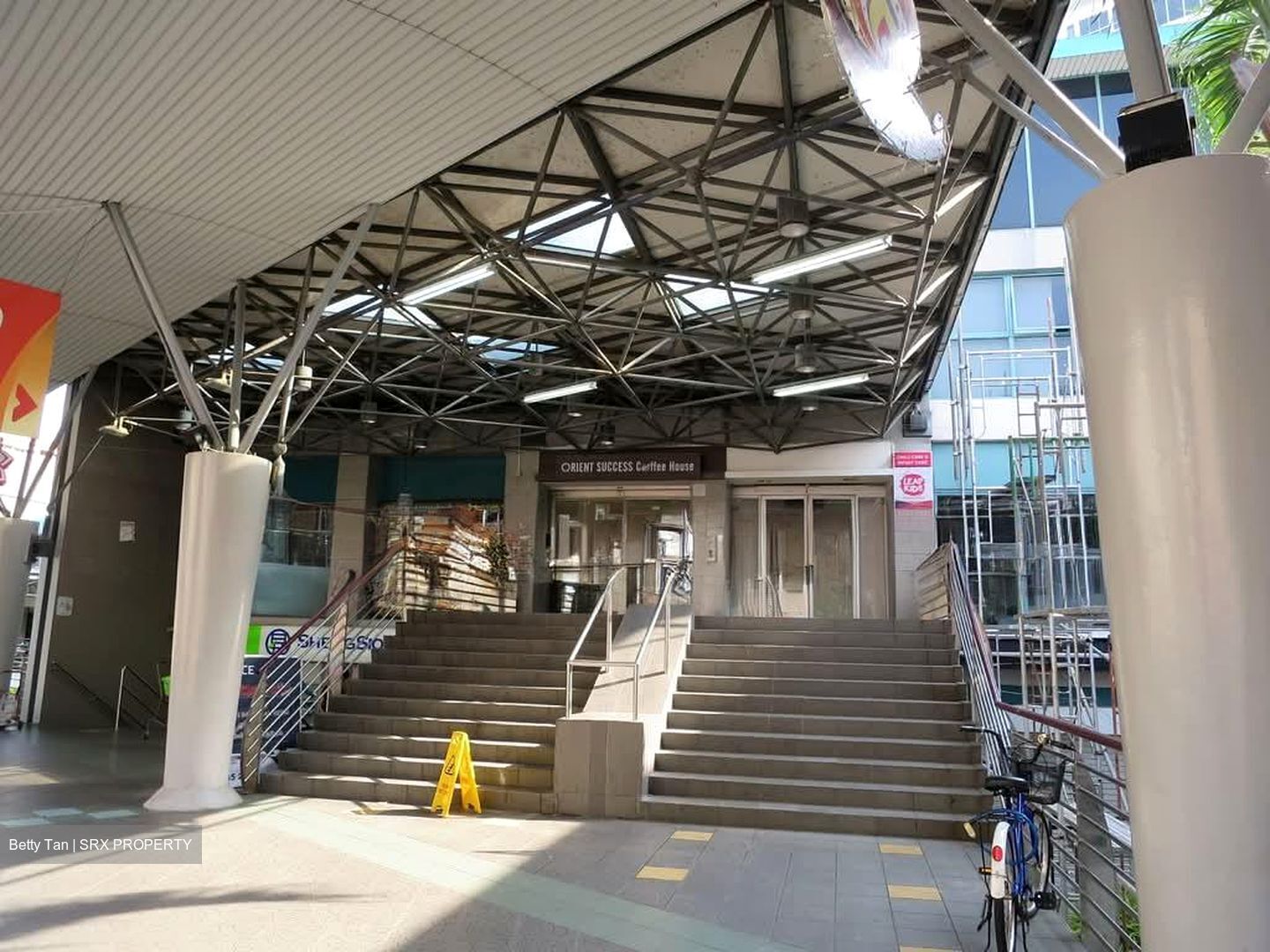 Elias Mall (D18), Retail #580089211
